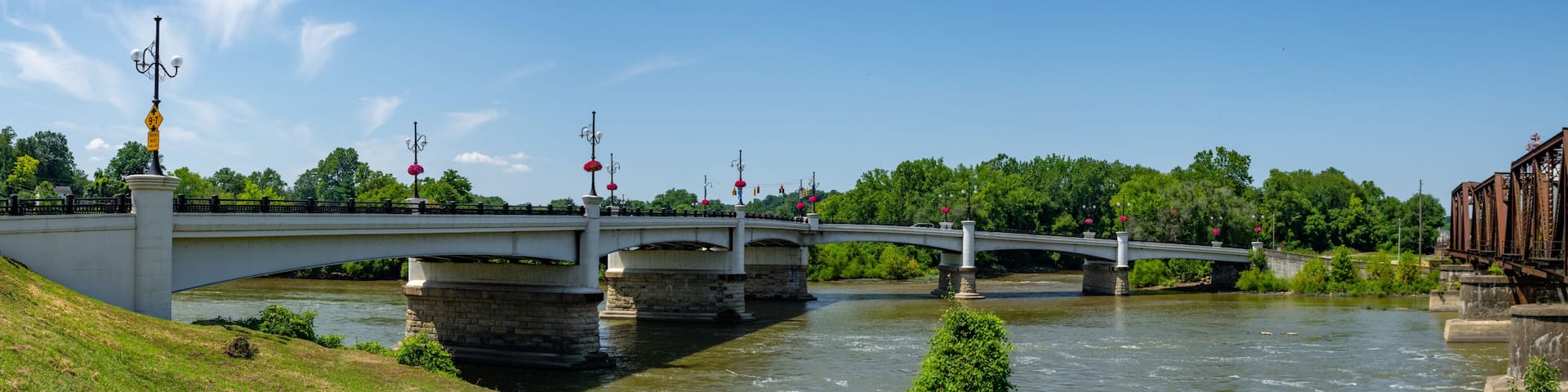 Zanesville Hotel Guide