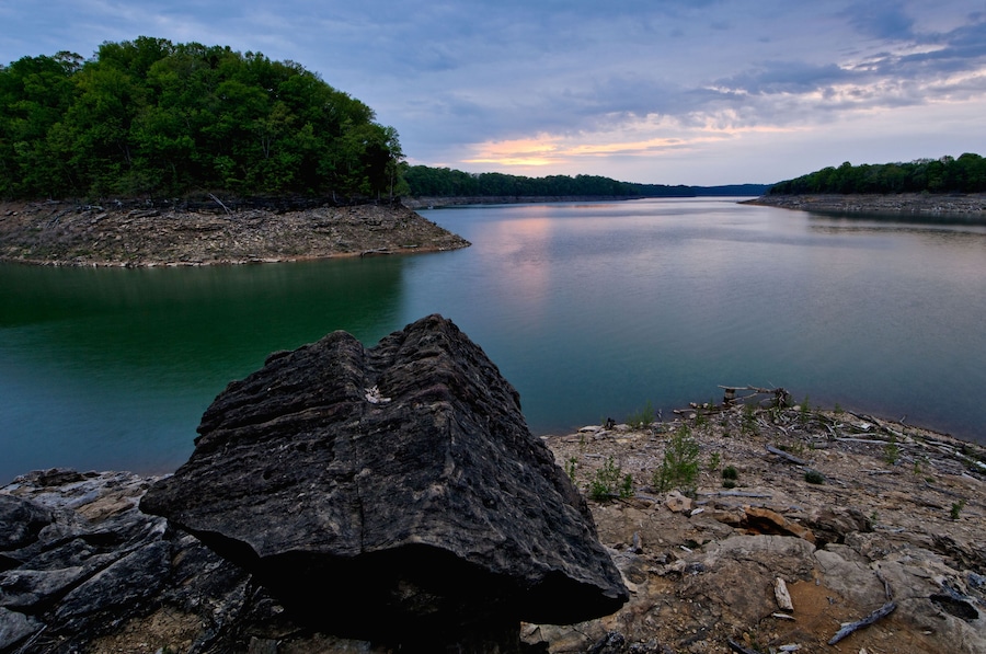 BRDB0B Breaking Storm at Sunset over Lake Cumberland in Wayne County, Kentucky