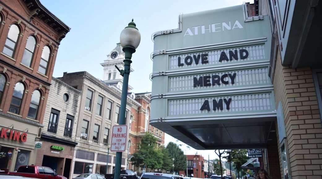A quaint town in Southeast Ohio. Definitely worth a stop through. Lots of charming shops and an awesome old theater. #weekendgetaway