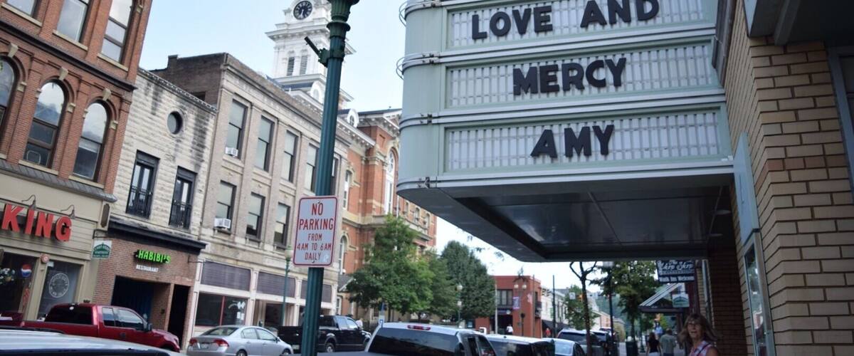 A quaint town in Southeast Ohio. Definitely worth a stop through. Lots of charming shops and an awesome old theater. #weekendgetaway