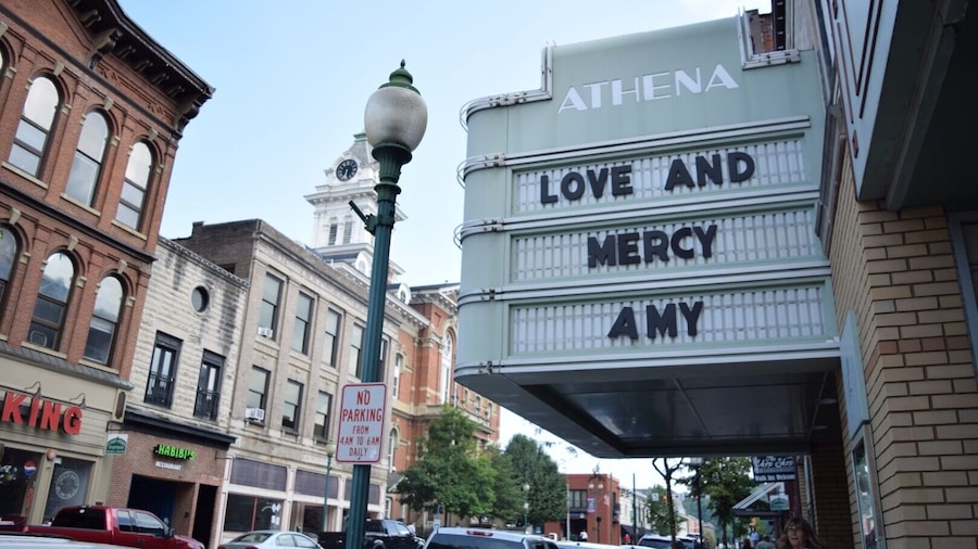A quaint town in Southeast Ohio. Definitely worth a stop through. Lots of charming shops and an awesome old theater. #weekendgetaway