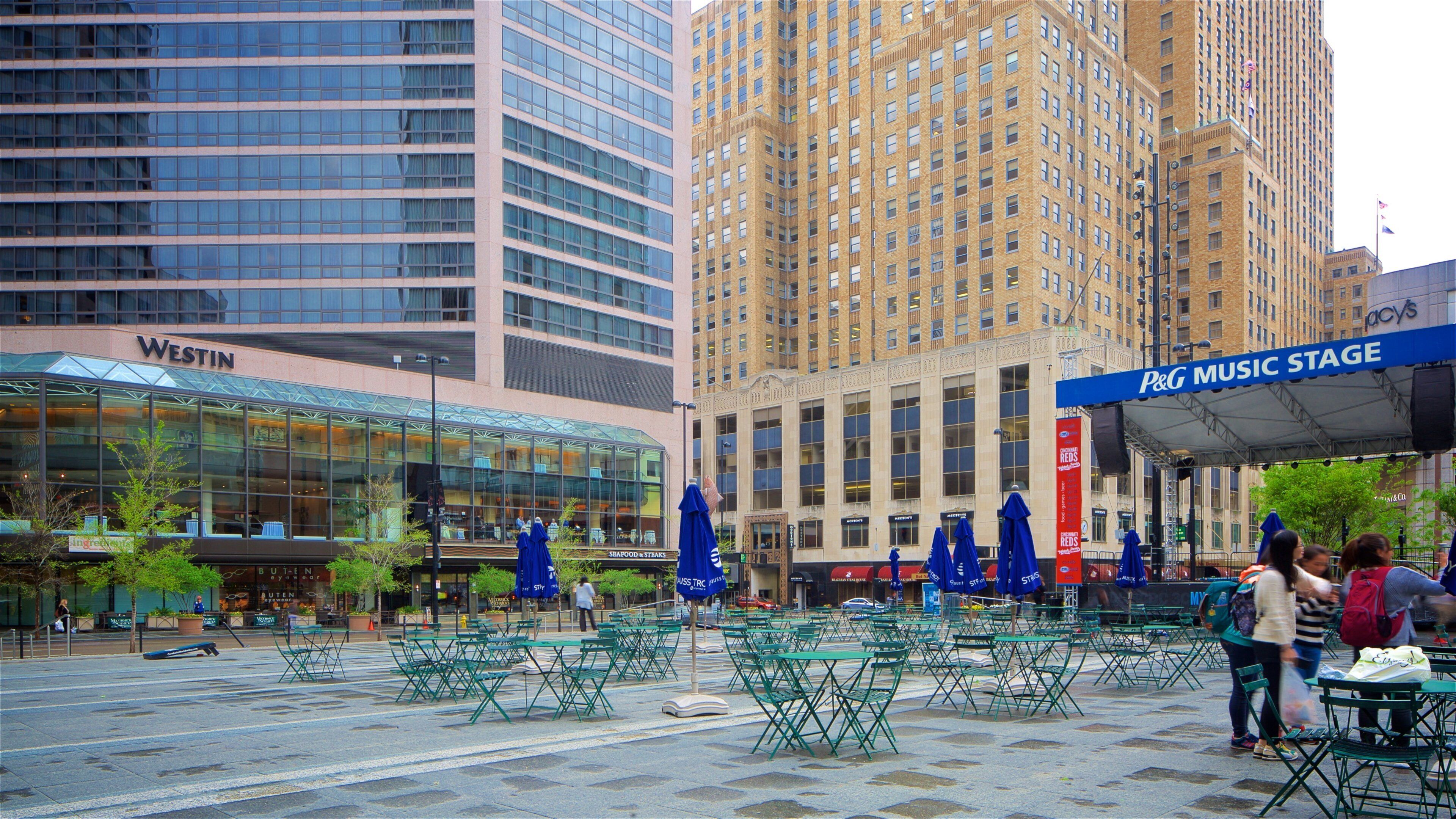 Downtown Cincinnati which includes street scenes and a city