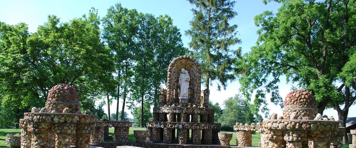 Jasper featuring puisto ja patsas tai veistos