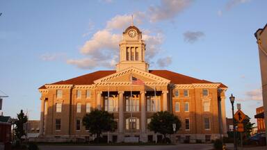 Jasper showing heritage architecture, an administrative building and a sunset
