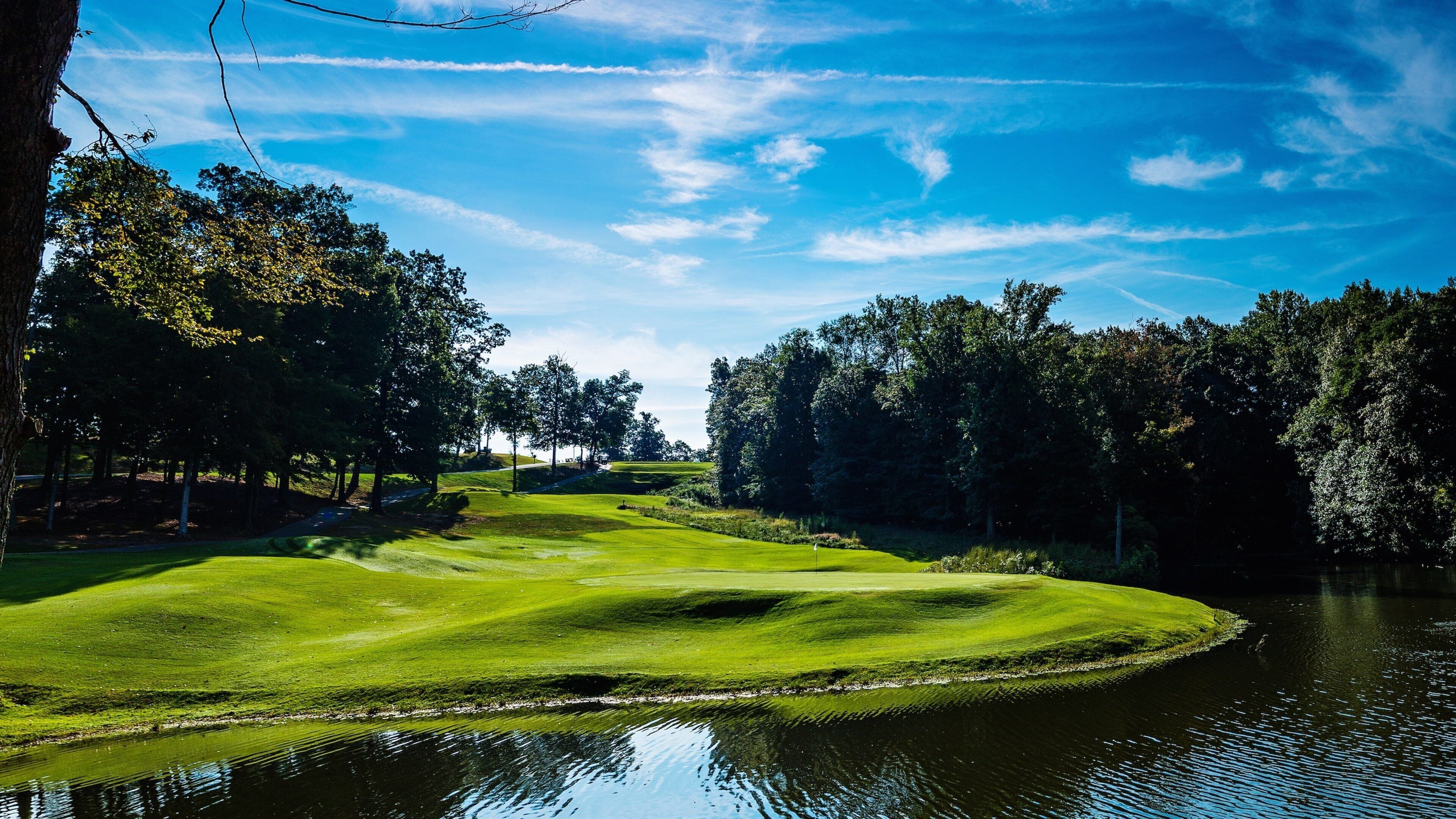 재스퍼 을 보여주는 골프, 숲 풍경 과 연못