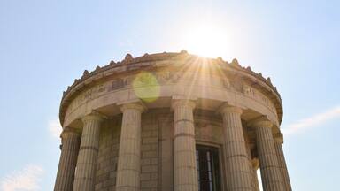 So glad I detoured off my route to explore this park. Beautiful scenery and history in small town #indiana.