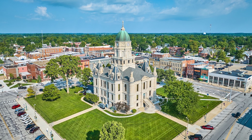 Downtown aerial view of Columbia City courthouse and shops