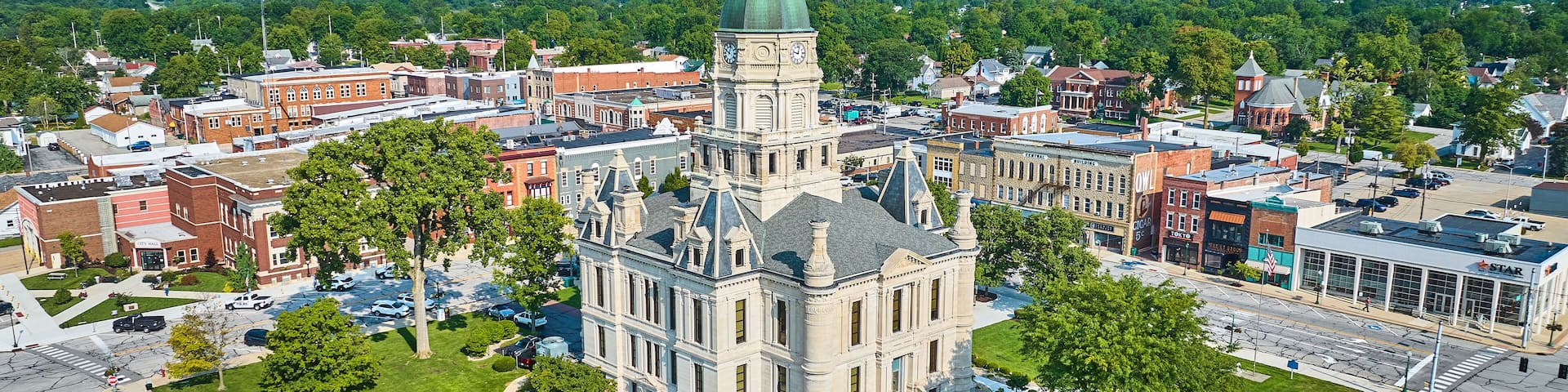 Downtown aerial view of Columbia City courthouse and shops