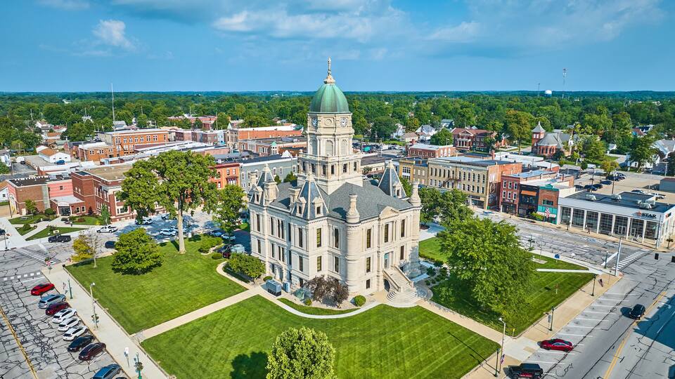 Downtown aerial view of Columbia City courthouse and shops