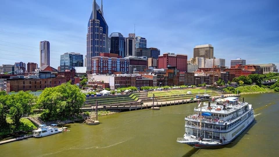 Skyline of downtown Nashville, Tennessee, USA.