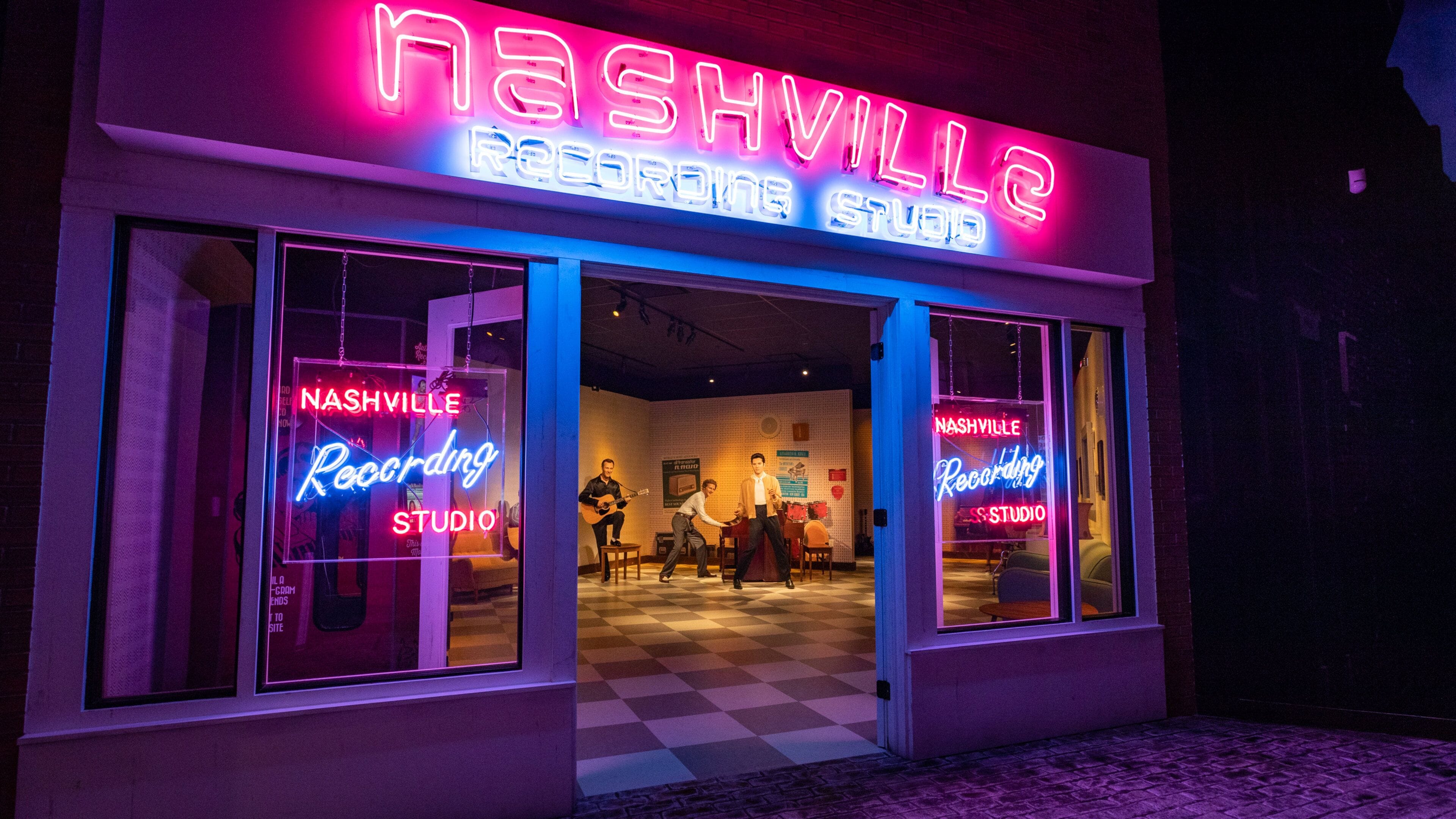 Das Nashville Recording Studio bei Nacht, Außenansicht.
