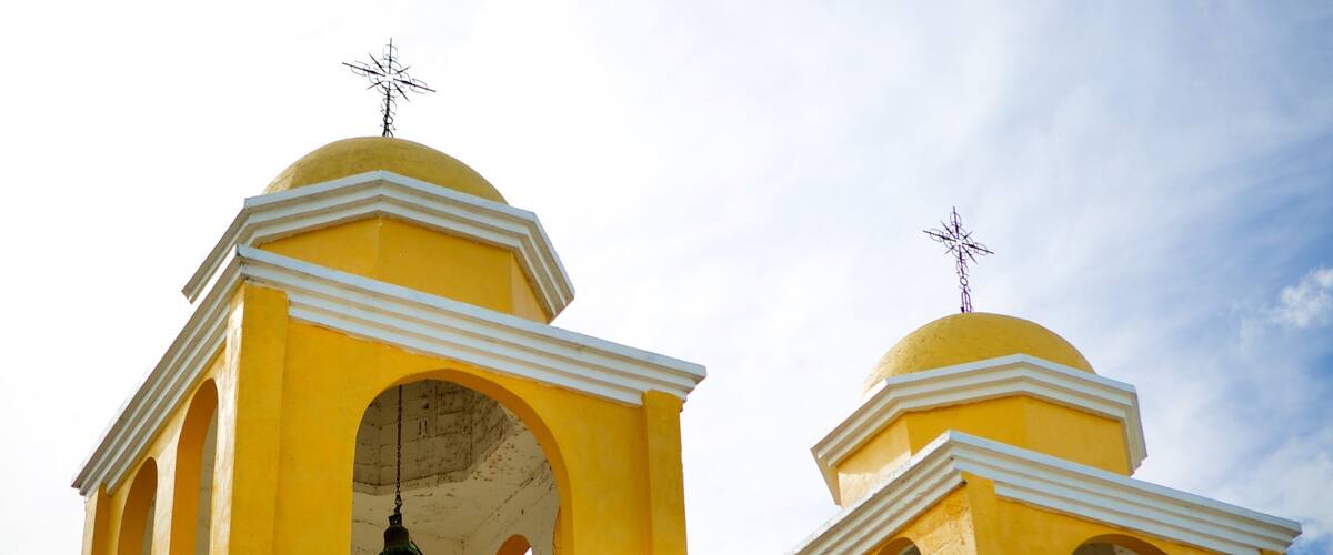 Santa Elena mostrando patrimonio de arquitectura, aspectos religiosos y una iglesia o catedral