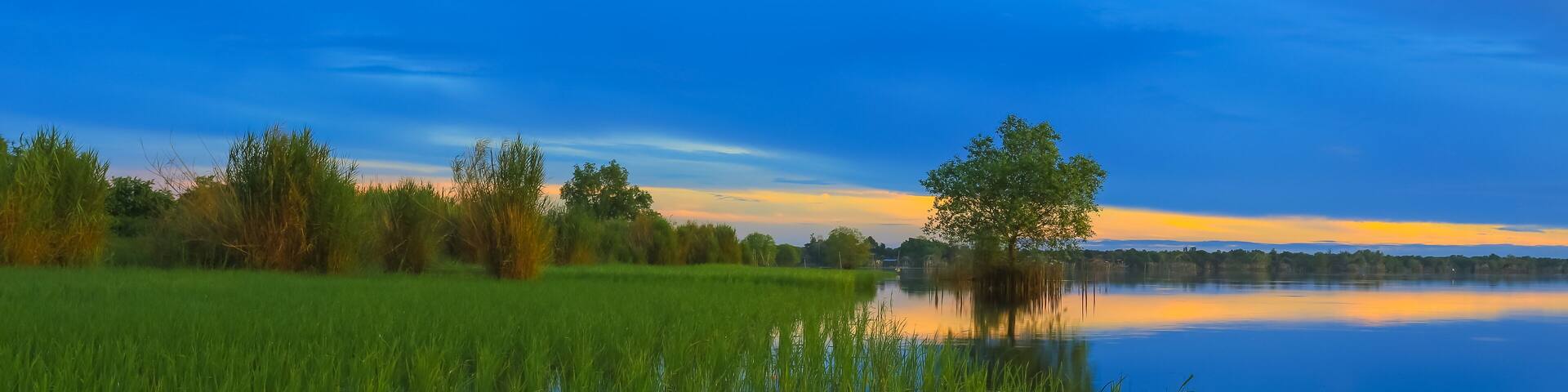 The way of life of fishermen in The Le Noi at Ban Pak Pra (Pak Pra village), an important lake in Phatthalung Province, including boat trips to take tourists to see the scenery