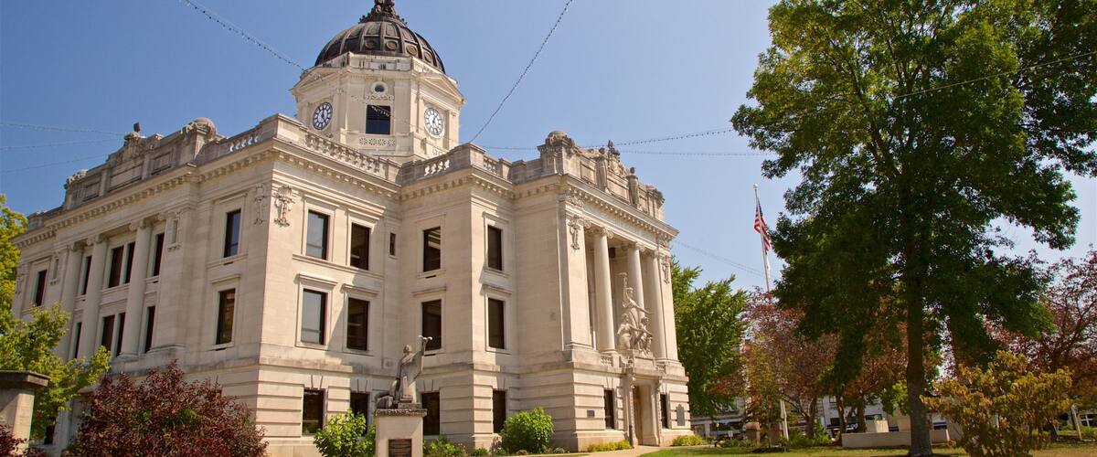 Bloomington showing a statue or sculpture and heritage architecture