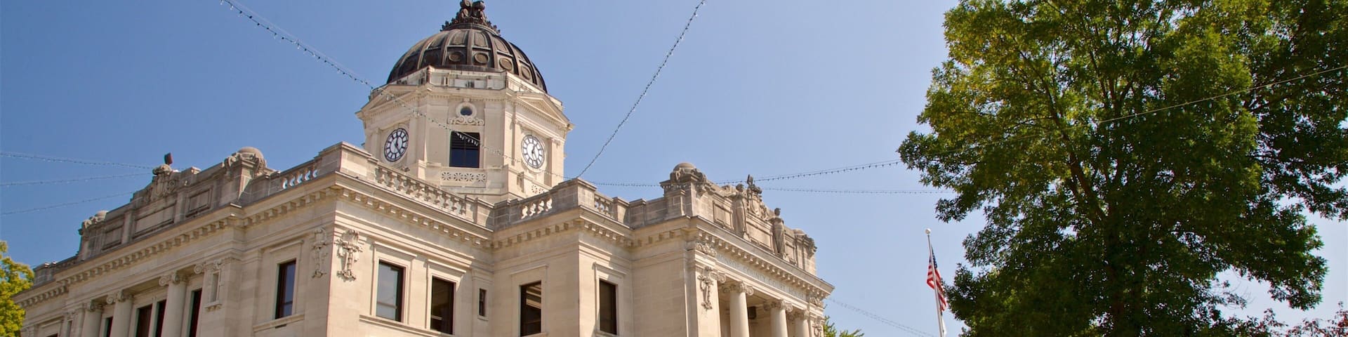 Bloomington showing a statue or sculpture and heritage architecture