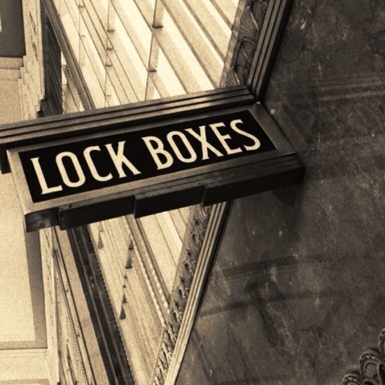 Former post office building. Awesome #deco architecture and metalwork. 