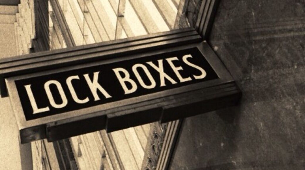 Former post office building. Awesome #deco architecture and metalwork.