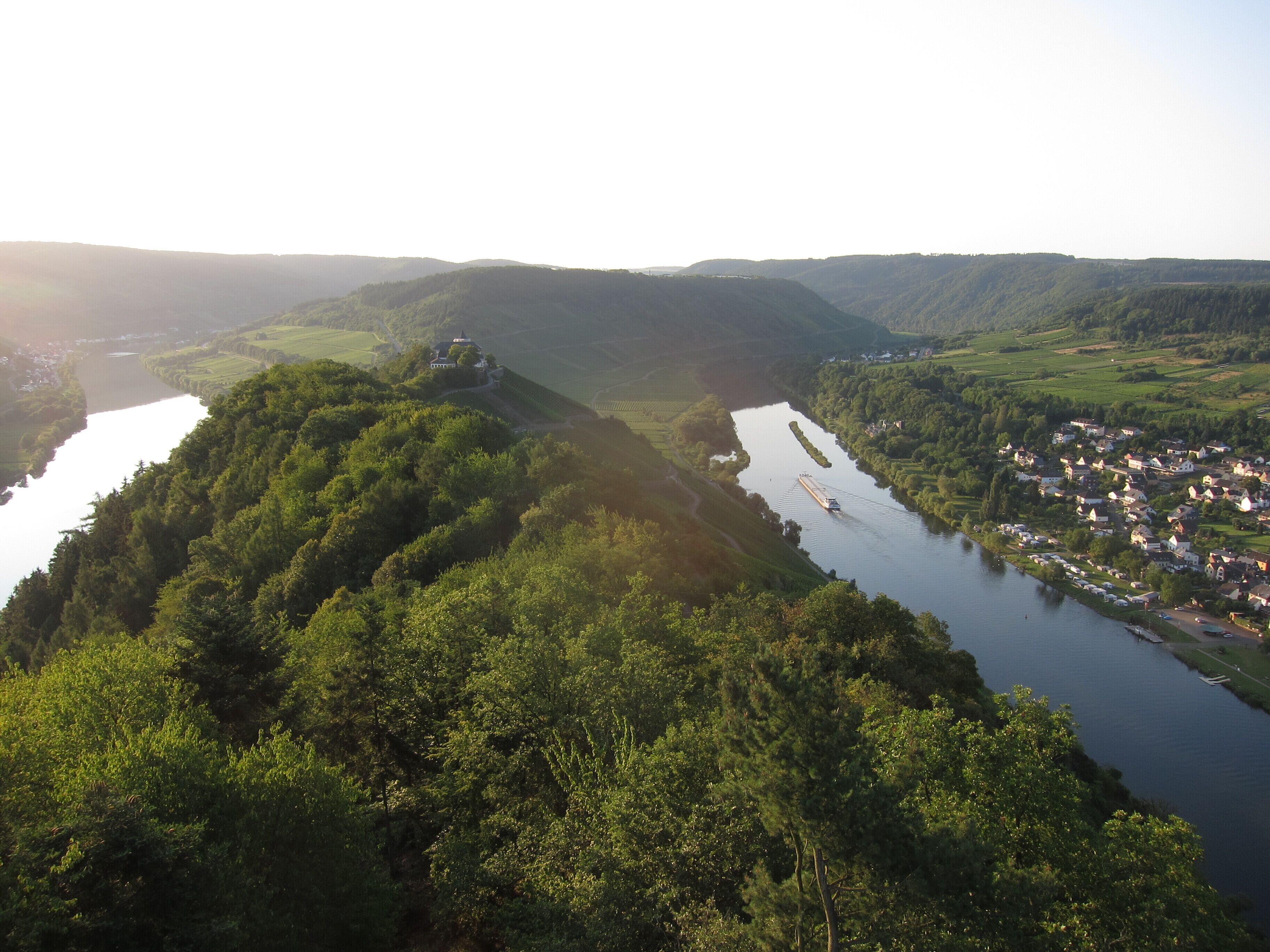Mosel meander (schleife or hairpin needle) at Alf/Zell in the early morning, some 140 m higher from Prinzenkopf tower, looking South