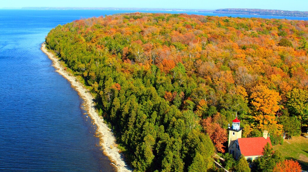 Door Peninsula which includes forest scenes, autumn colours and general coastal views