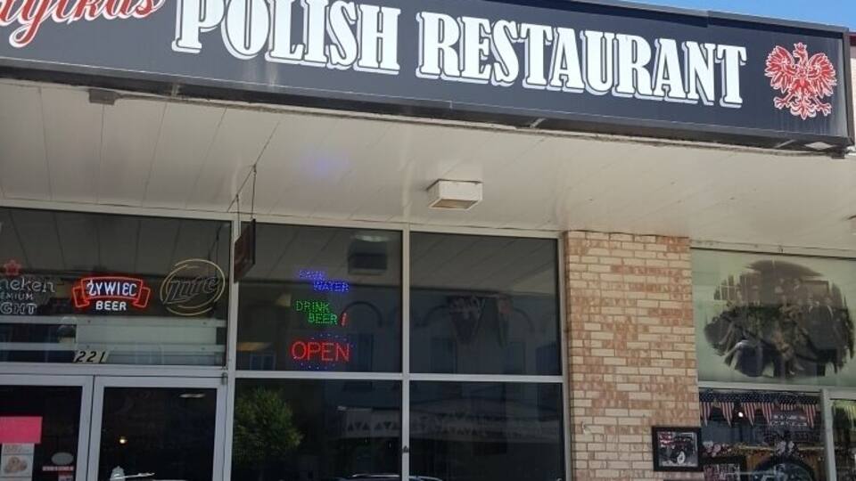 Found this place on the Main strip in Wisconsin Dells. Awsome home cooked food and fabulous service. Looking for some real food? Don't miss this place!