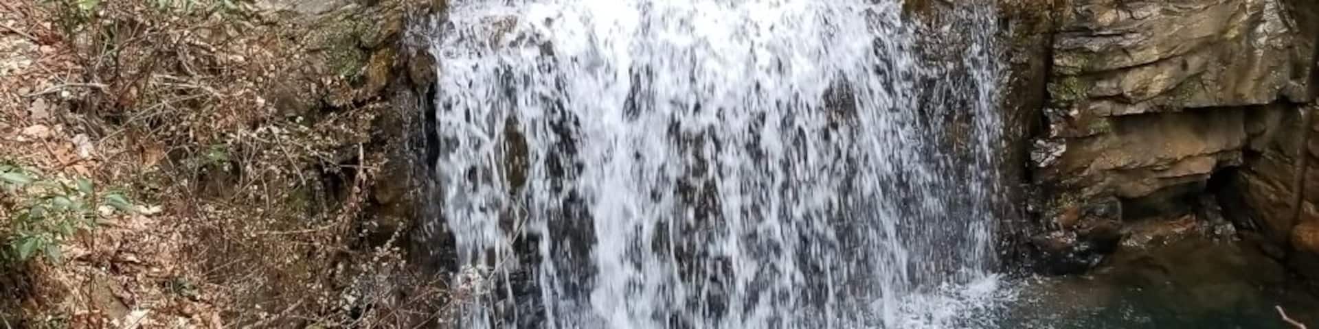 Smaller falls at Triple Creek Falls trail