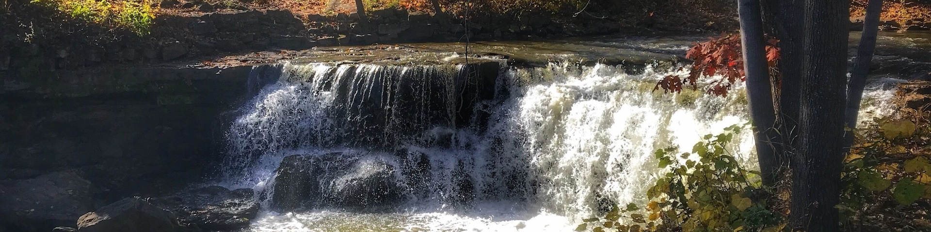 Be sure to walk the path down below to get up close and personal to the big falls, dip your toes in the water, and explore the cool sandstone formations! #minnesota #waterfalls