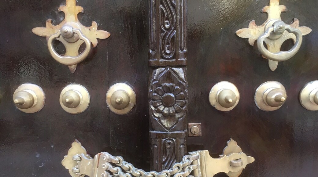 Zanzibar
Stonetown very famous for the beautiful old wooden doors on the spice route
It used to be a colony of Oman but became Tanzania in 1965
The name Tanzania is derived from
The ex country ta tanganika and Zanzibar it became Tanzania