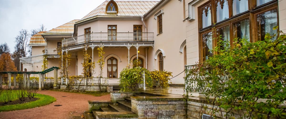 Farmer's Palace in Alexandria Park in autumn