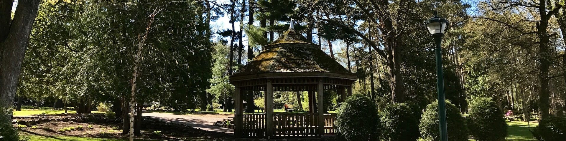 Beautiful park to walk around!