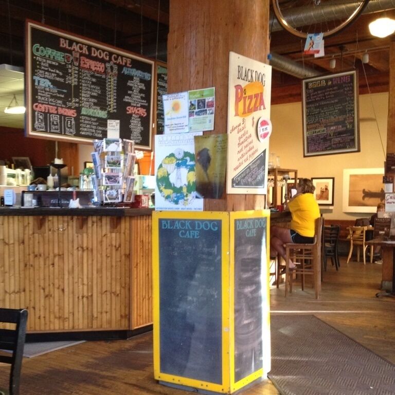 The BEST latte I've had in years!!!  Super cute coffee and wine bar with live music on the calendar- also very close to the St Paul farmers market--- makes for a wonderful Sunday morning trip!!