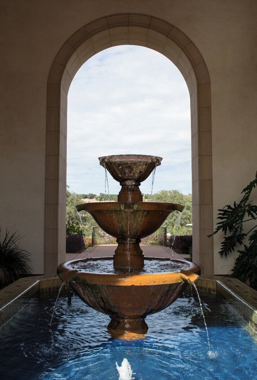 Cool place for a wedding. When entering Catta Verdera, the address shows up correctly as Lincoln but changes to Virginiatown when saved.