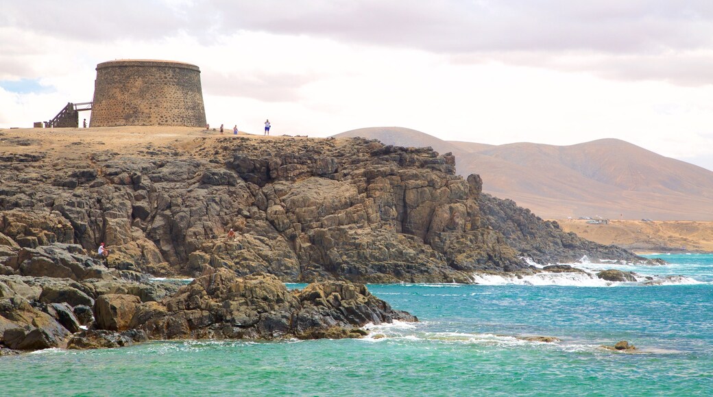 El Cotillo showing rugged coastline