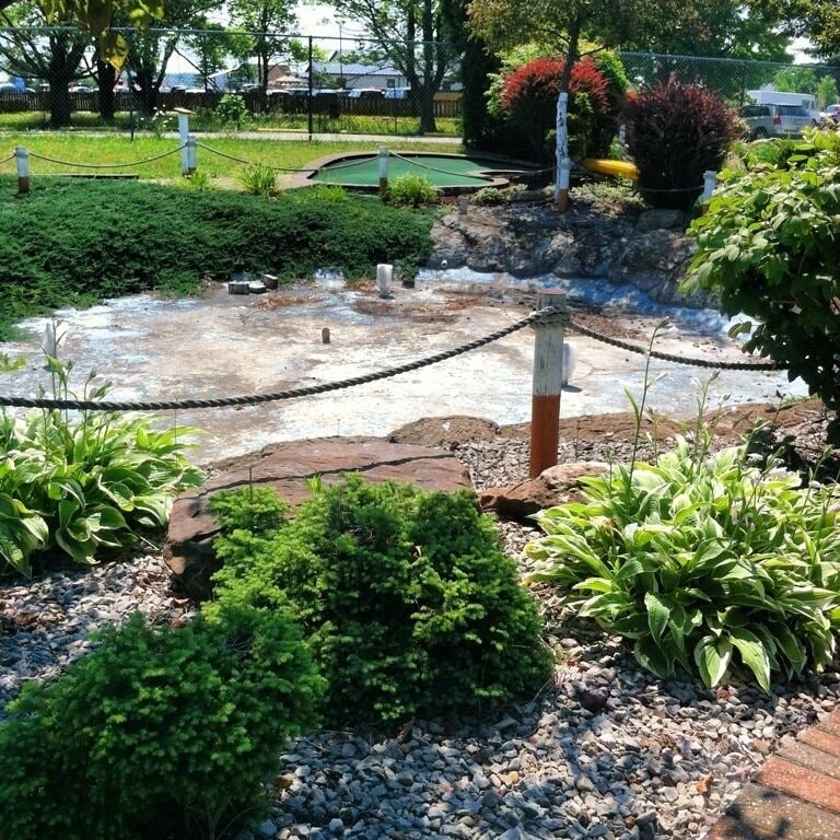 Old Dandys Frontier mini golf course "abandoned" but still in use. 