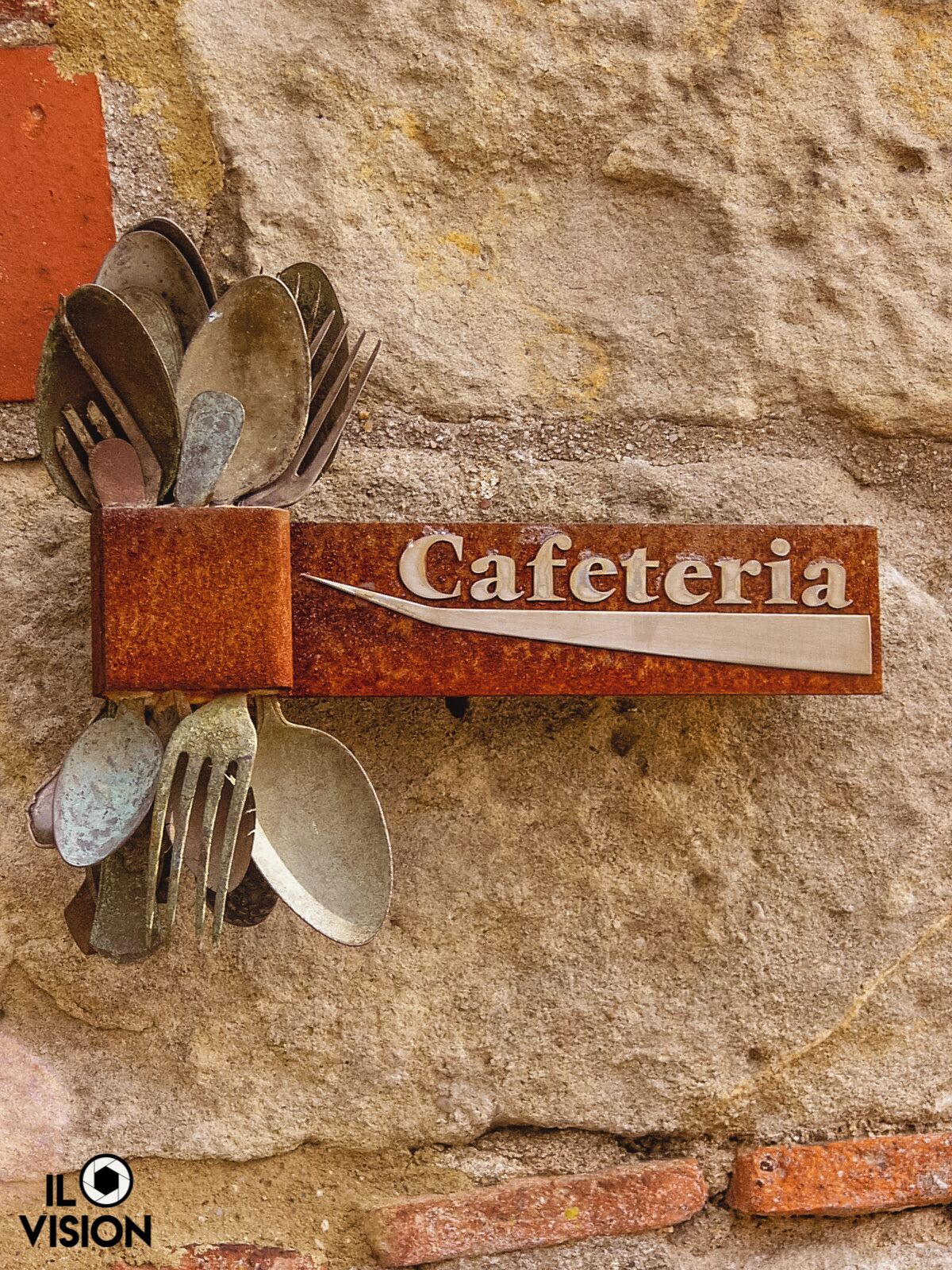 "Burg Stolpen" is a castle built on top of the Schloßberg in the historical town of Stolpen.