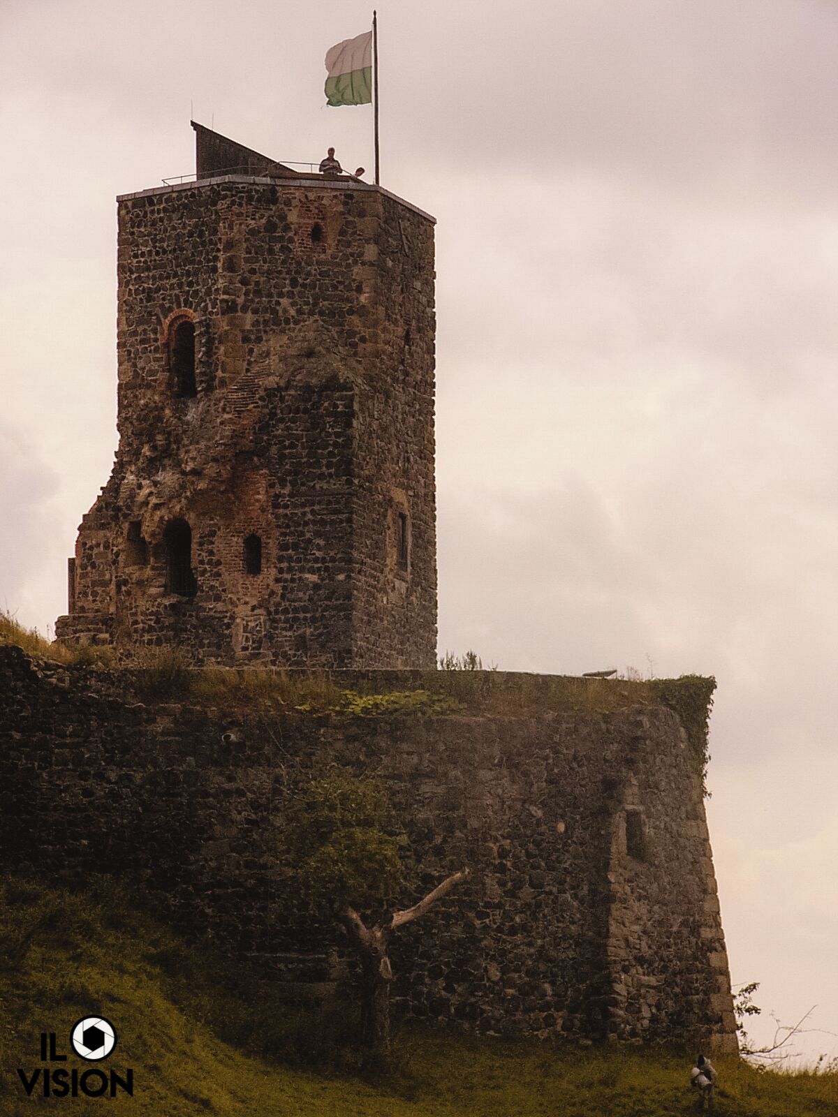 "Burg Stolpen" is a castle built on top of the Schloßberg in the historical town of Stolpen.