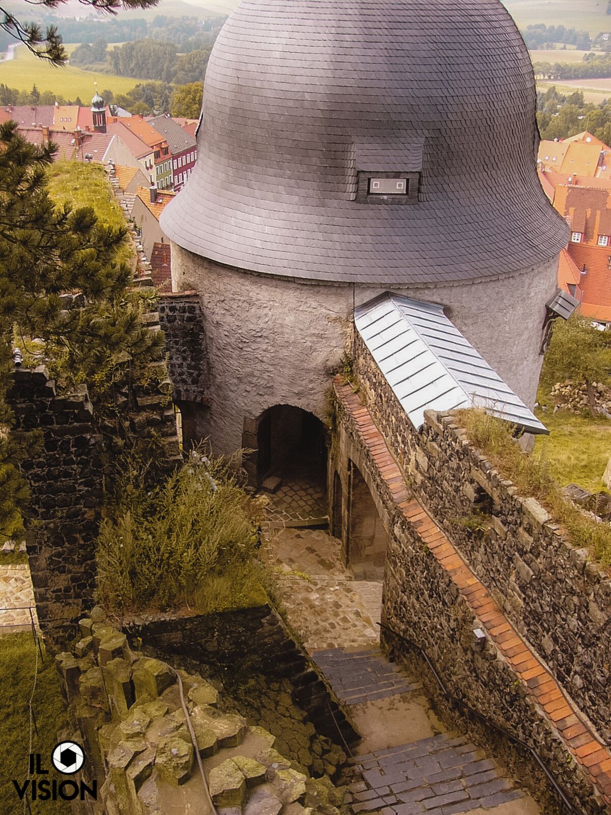 "Burg Stolpen" is a castle built on top of the Schloßberg in the historical town of Stolpen.