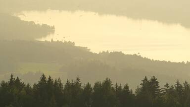 Keutschach am See que incluye una puesta de sol, escenas tranquilas y un lago o abrevadero