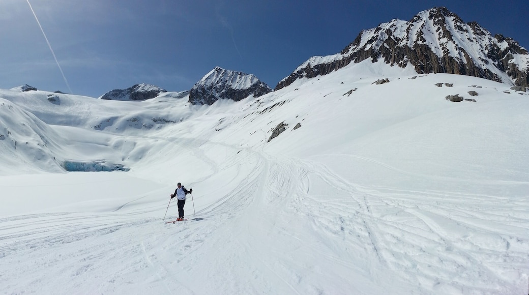 Lago alla fine del ghiacciaio del Pisgana 31-03-2014