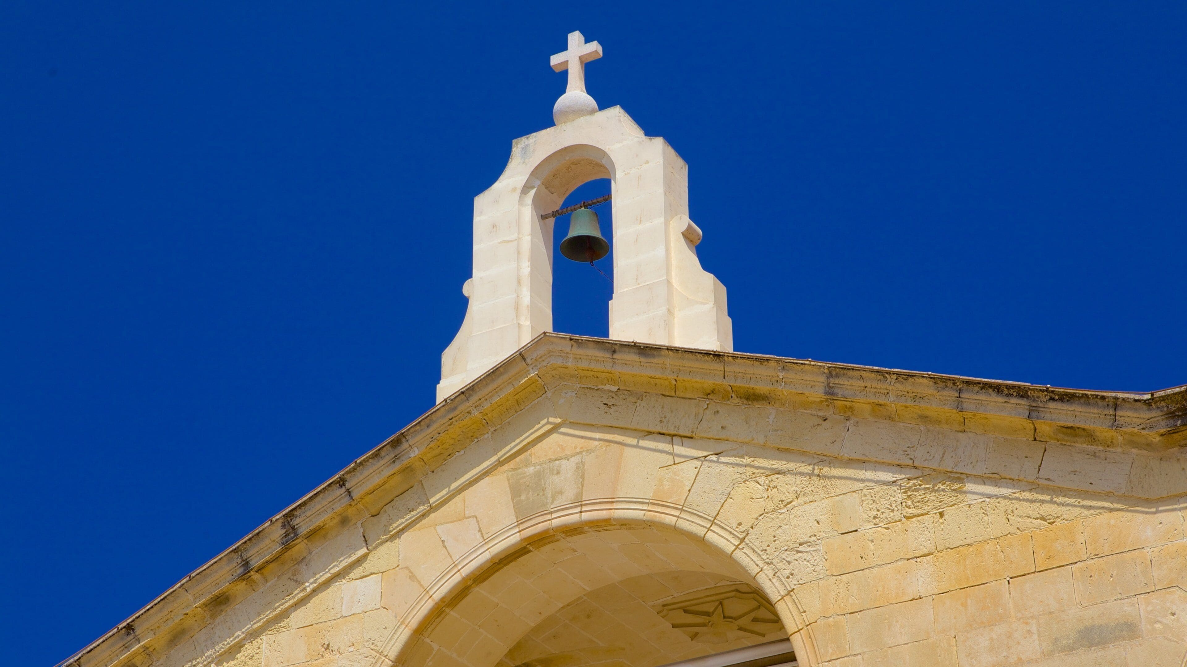 St. Paul\'s Bay which includes religious aspects, a church or cathedral and heritage architecture