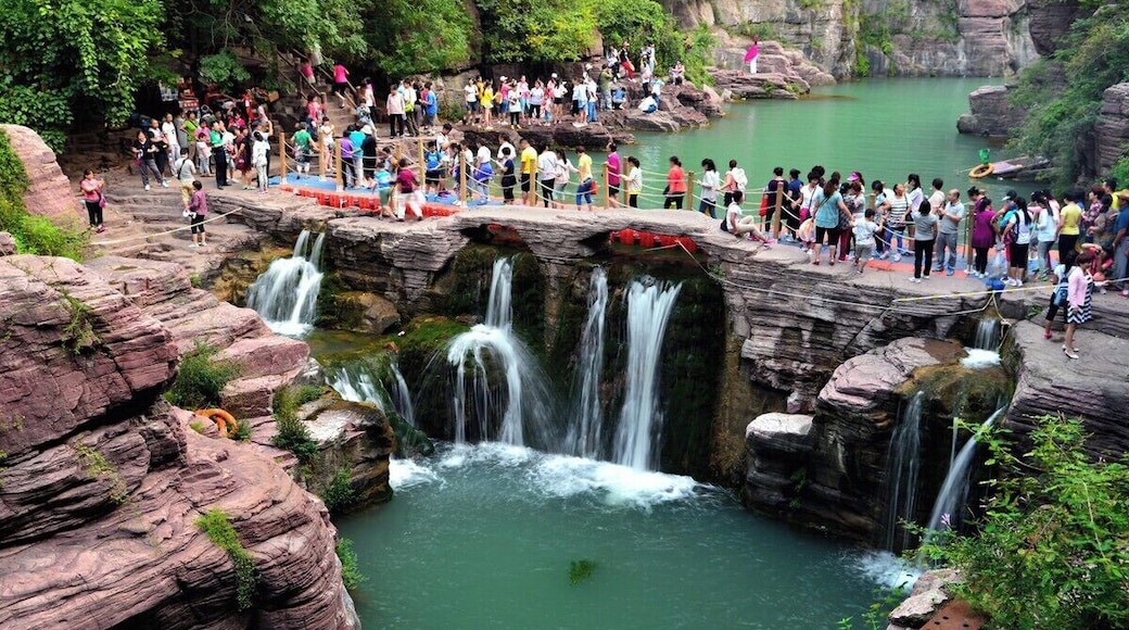 The first Chinese Strange Canyon —— #RedStoneGorge in Henan Province of China.
https://twitter.com/Beautifulgx