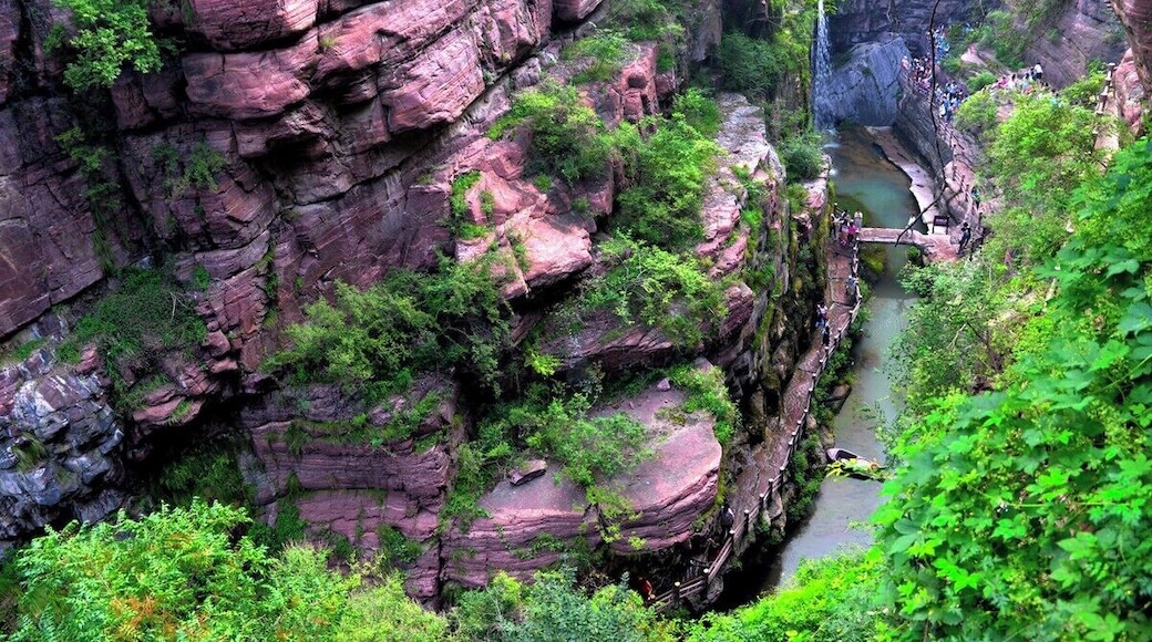 The first Chinese Strange Canyon —— #RedStoneGorge in Henan Province of China.
https://twitter.com/Beautifulgx