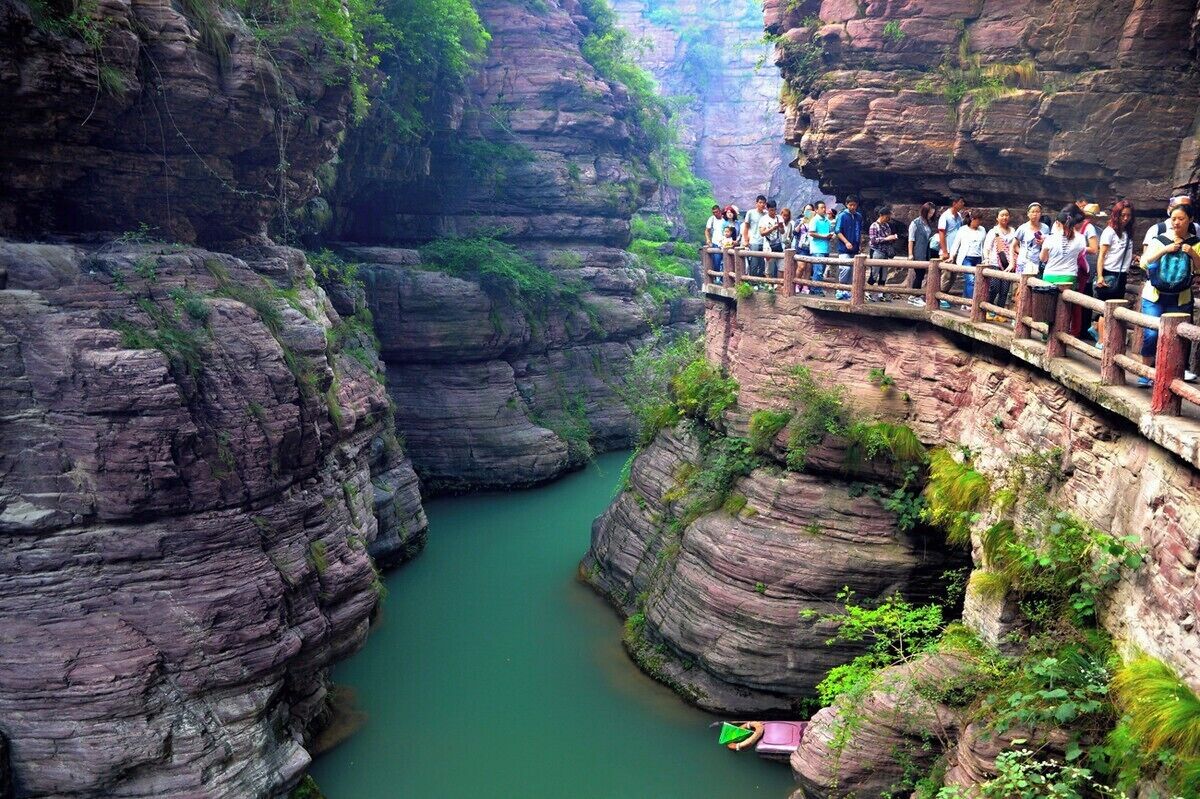 The first Chinese Strange Canyon —— #RedStoneGorge in Henan Province of China.
https://twitter.com/Beautifulgx   