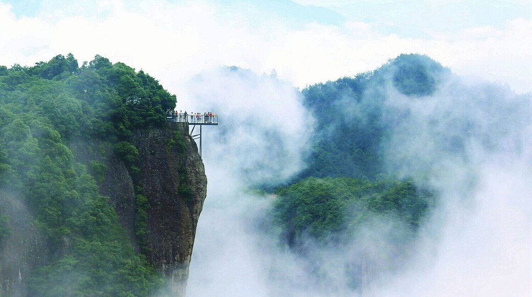 #Shenxianju Scenic Area in Zhejiang Province of China,with amazing marvellous sea of clouds and magic mountain landscape,very beautiful!
浙江神仙居
https://twitter.com/Beautifulgx