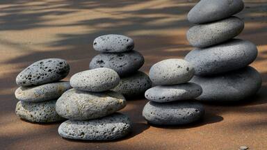 Basaltsteine am Strand