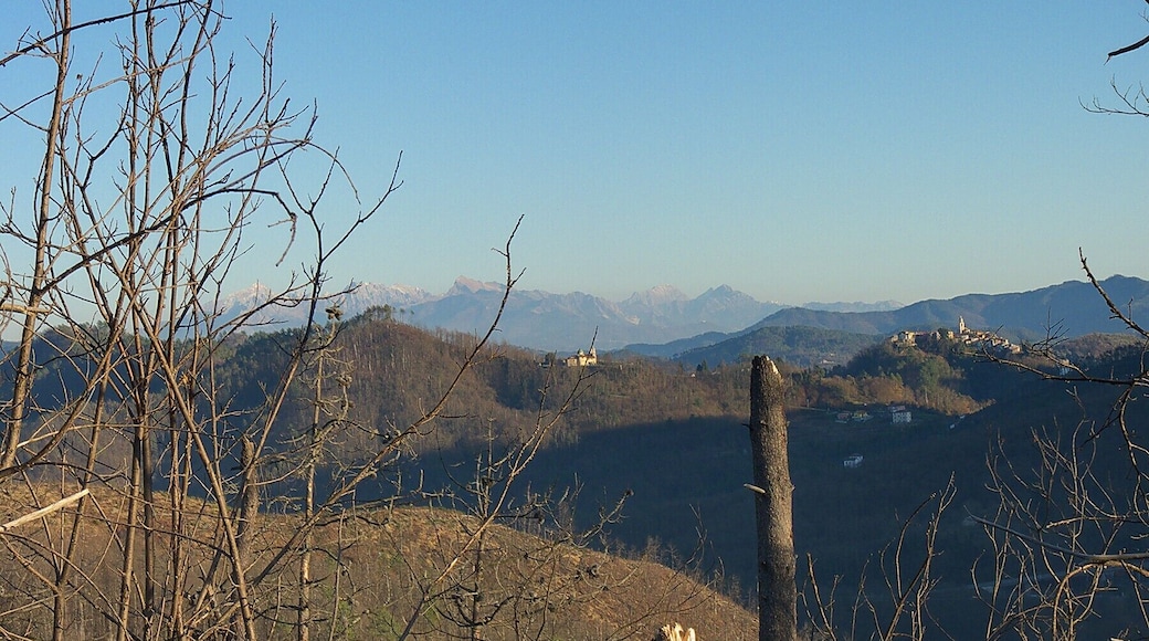 Le Apuane, il santuario di Roverano e L'Ago