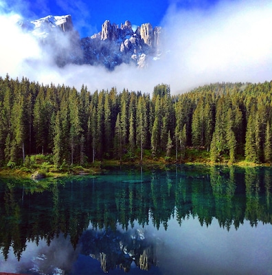 What a stunning morning☀️ traveling with a campervan to croatia and driving thru switzerland, italy and slovenia... On the way we had the chance to see this Unesco woldwonder in the italian alps (karersee) 🚌✌🏾️
I can only recommend to see the beauty of nature #colorful #italy #apls #karersee #vanlife #camping #europe