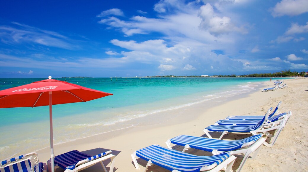 Cable Beach ofreciendo una playa y escenas tropicales