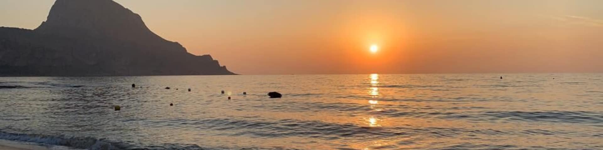 Visita il sito www.casevacanzaloria.it per prenotare la tua vacanza al mare.