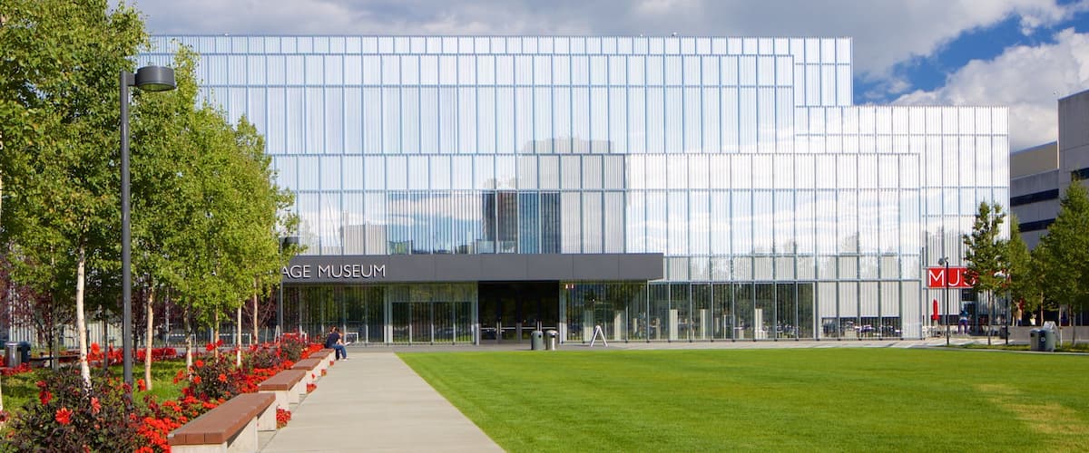 Anchorage showing modern architecture and a garden