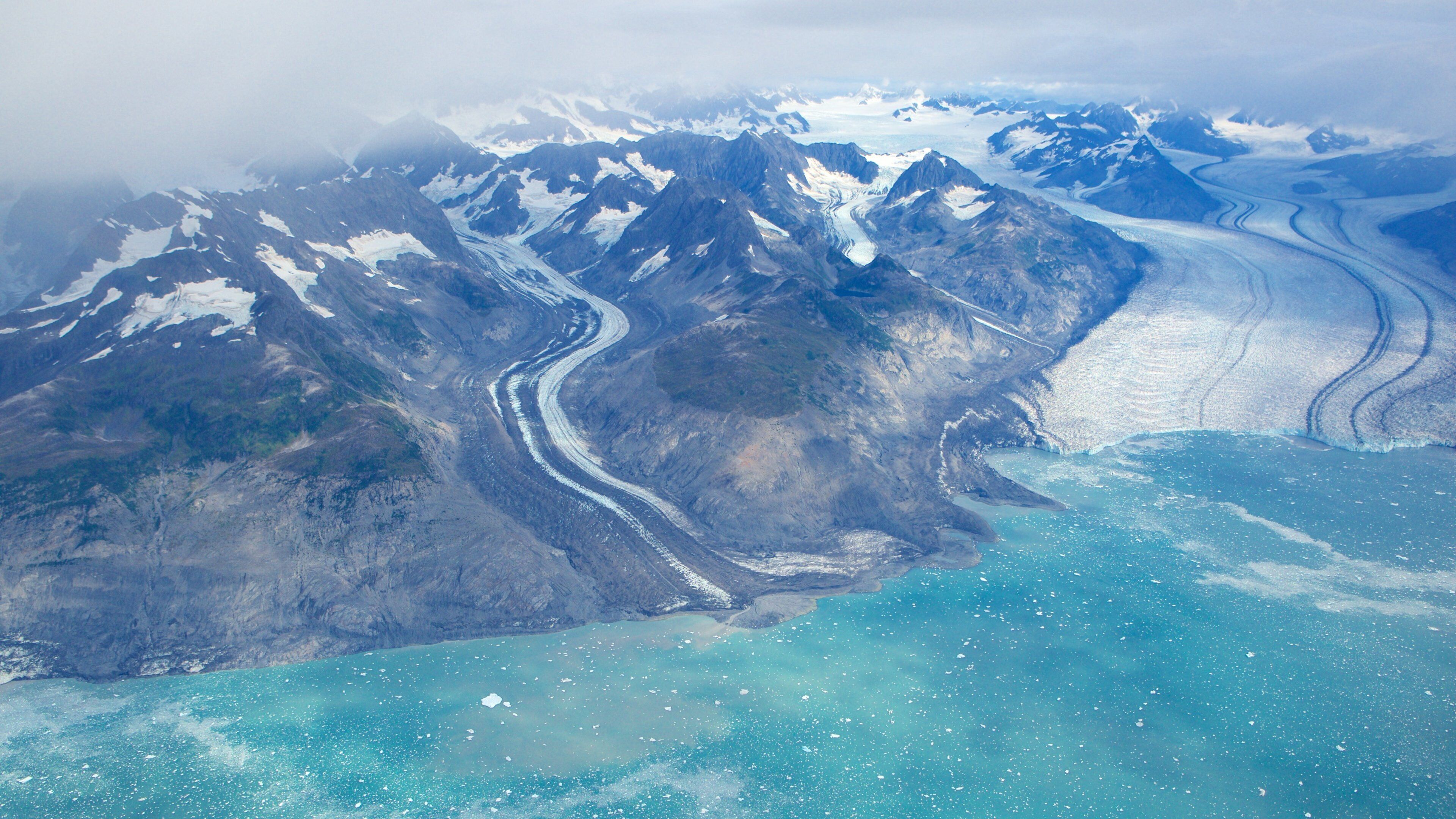 Chugach State Park showing snow and general coastal views